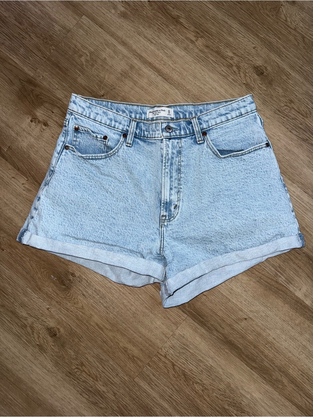 Abercrombie curve love mom short high-rise